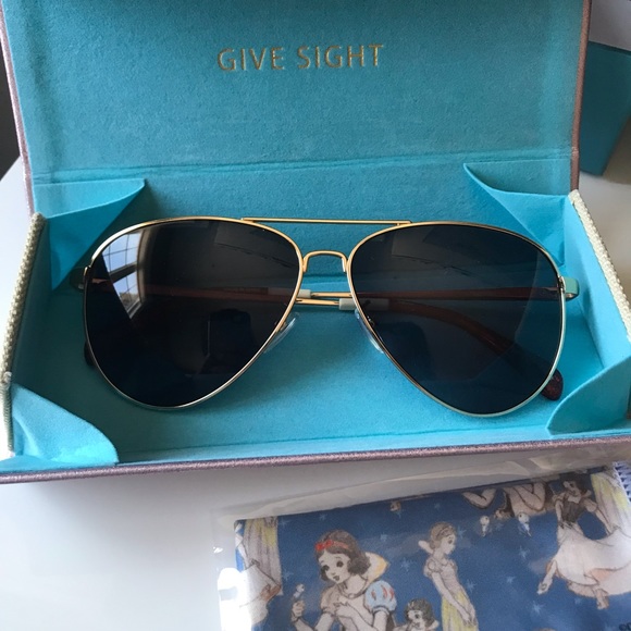 Disney X TOMS Snow White Maverick 301 (SOLD OUT collection) - Picture 2 of 9